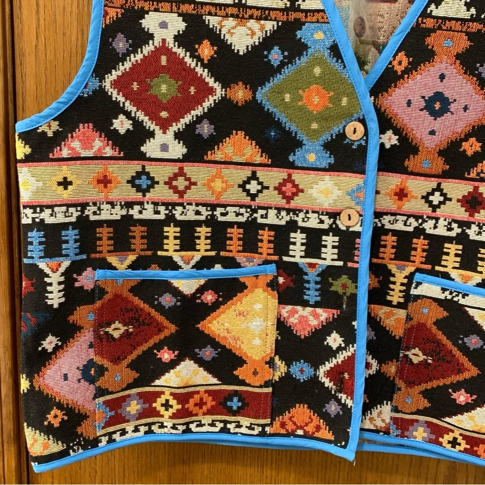 Beautiful GiGio vest with geometric pattern, oversized small, boxy fit - Picture 9 of 10